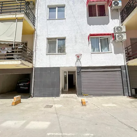 1 Bedroom 829 Apartment *