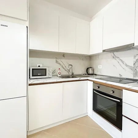 Apartment 1 Bedroom 829 *