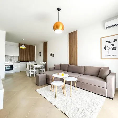 1 Bedroom 829 *