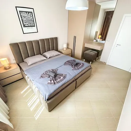 1 Bedroom 829 Apartment