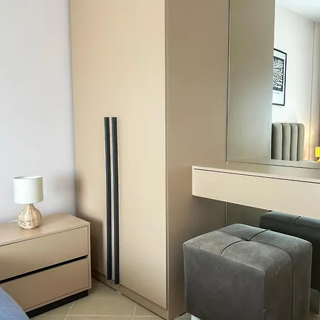 1 Bedroom 829 Apartment *
