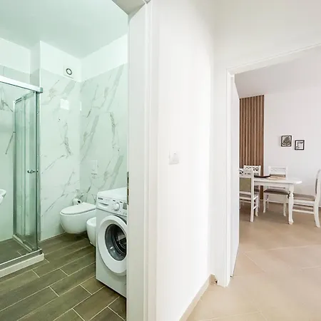 Apartment 1 Bedroom 829 *