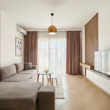 1 Bedroom 829 Apartment *