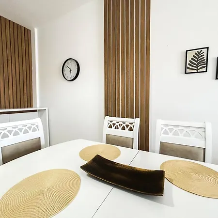 Apartment 1 Bedroom 829 *