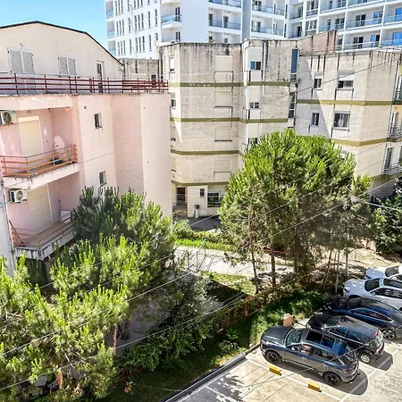Apartment 1 Bedroom 829 *